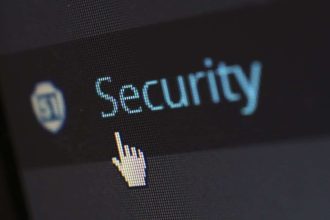 Antivol attaché à un produit après un achat en magasin