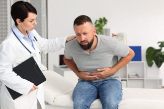 Faut-il s'inquiéter des douleurs intestinales et du sang dans les selles