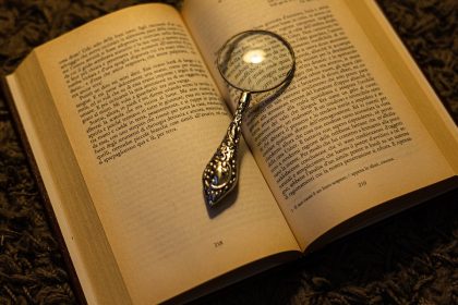 Les thrillers et les romans policiers : des lectures vraiment captivantes